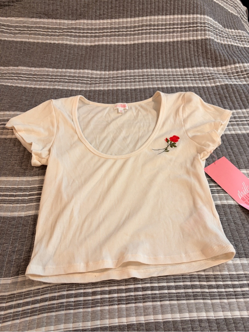 NWT Millie Bobby Brown Women’s Large Cream Ribbed with Red Rose Embroidery